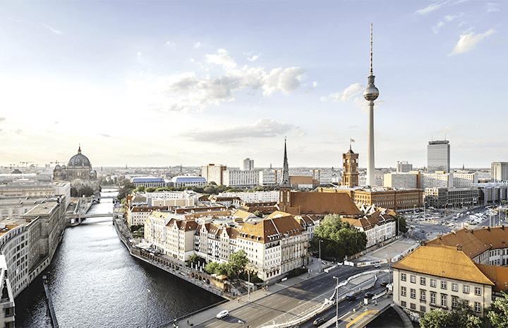 Blick auf die Dächer Berlins und den Fernsehturm