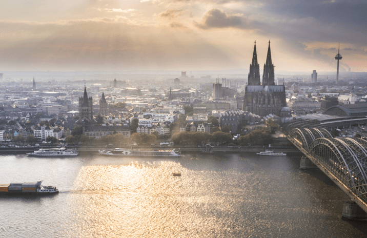 Blick auf die Kölner Altstadt und den Dom