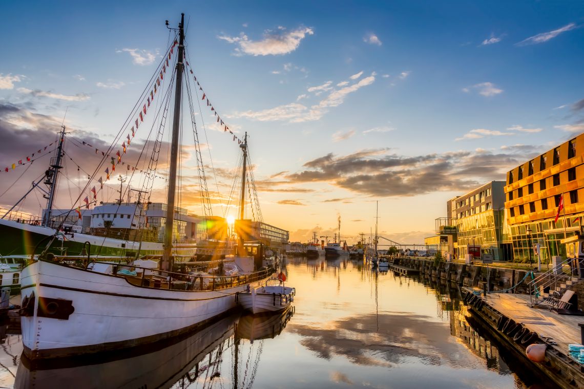 Fischereihafen in Bremerhaven bei Abendsonne