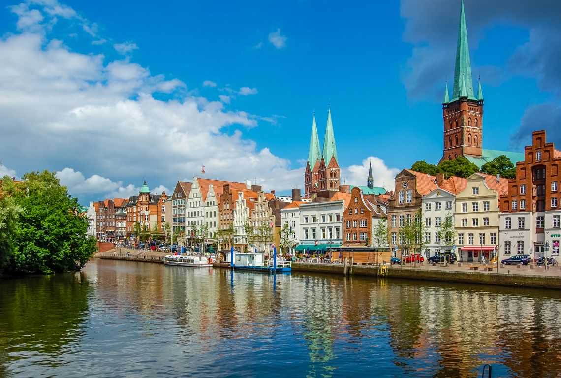 Stadt Lübeck am Fluss Trave