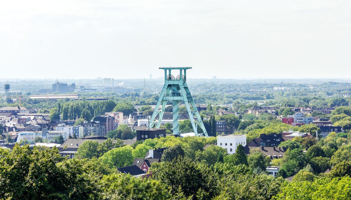 Stadt Bochum im Ruhrgebiet Blick auf den Förderturm in Bochum
