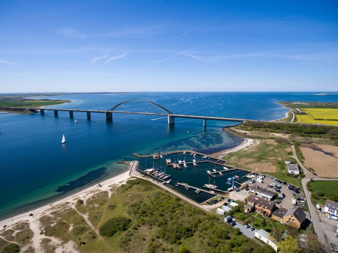 Homelift-Beratung für Fehmarn Luftaufnahme der Fehmarnsundbrücke