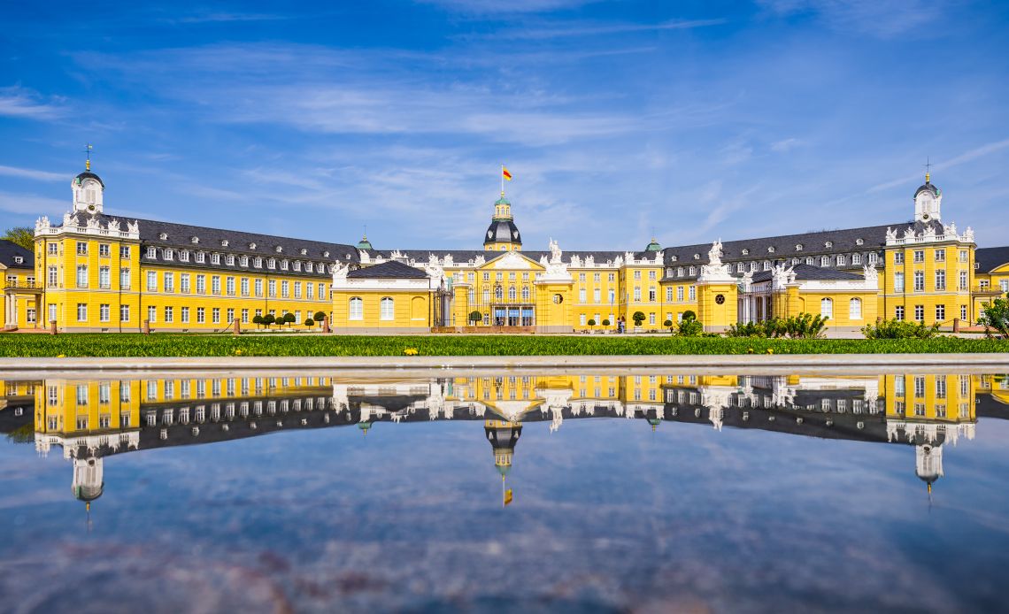 Blick auf das Schloss in Karlsruhe