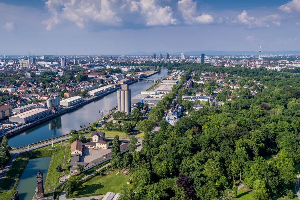 Panoramablick auf die Parkinsel in Ludwigshafen