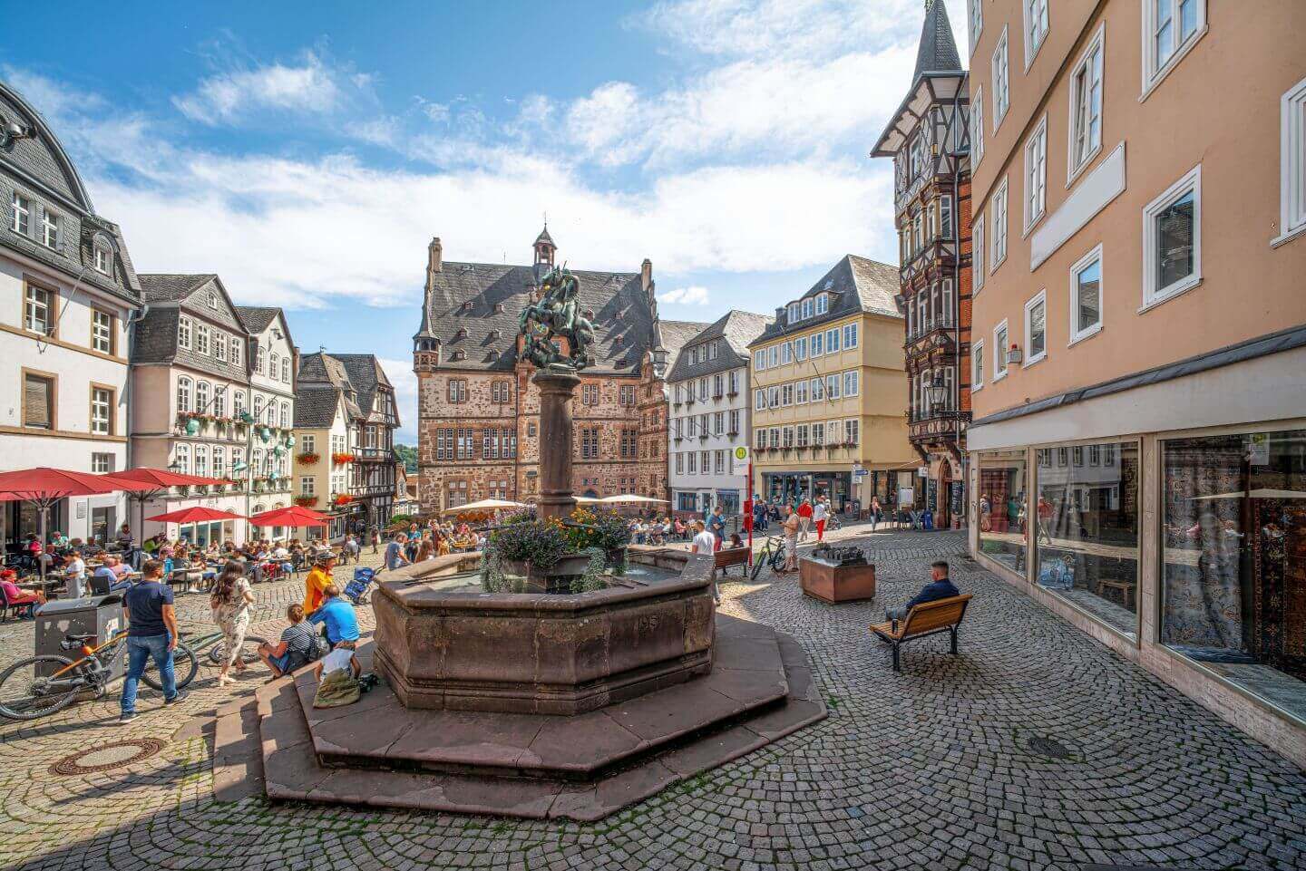 Altstadt mit Marktplatz und Rathaus in Marburg